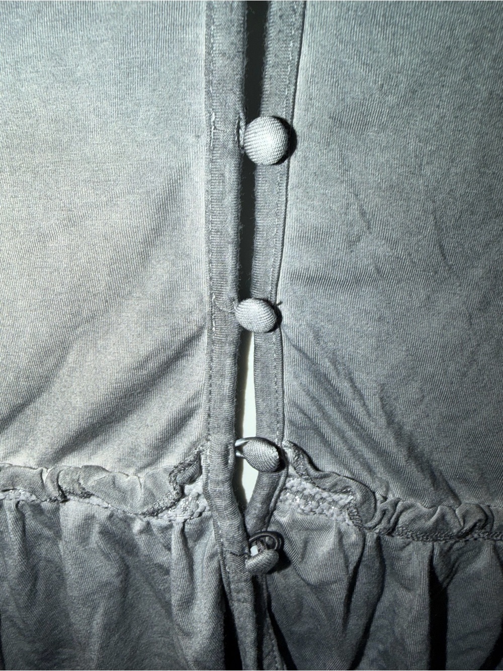 🩶 POL Eyelet Ruffle Button-Front Blouse - Picture 3 of 9
